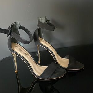 L’intervalle strappy ankle strap  heel sandal